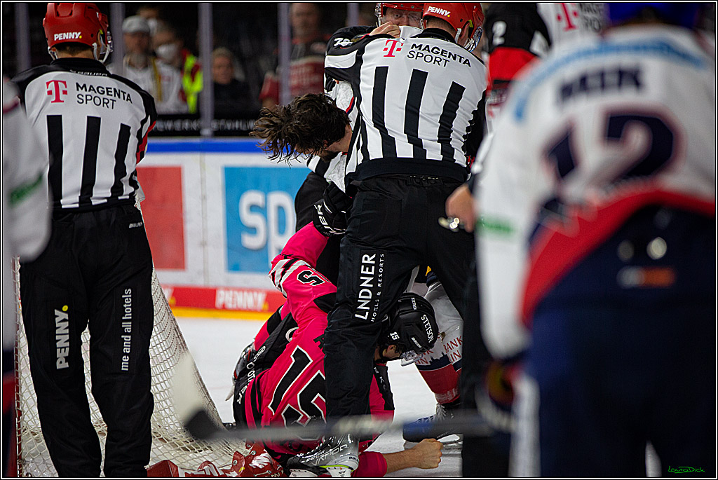 PENNY DEL; Koelner Haie- Eisbaeren Berlin; Koeln, 16.10.2022